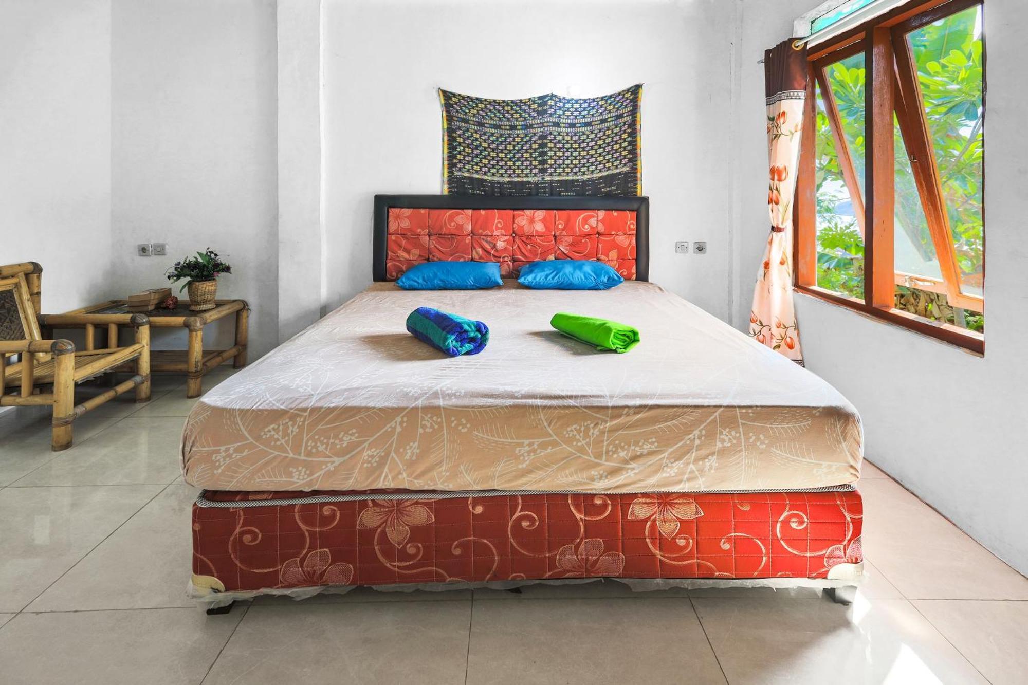Palulu Garden Homestay Лабуан-Бахо Экстерьер фото