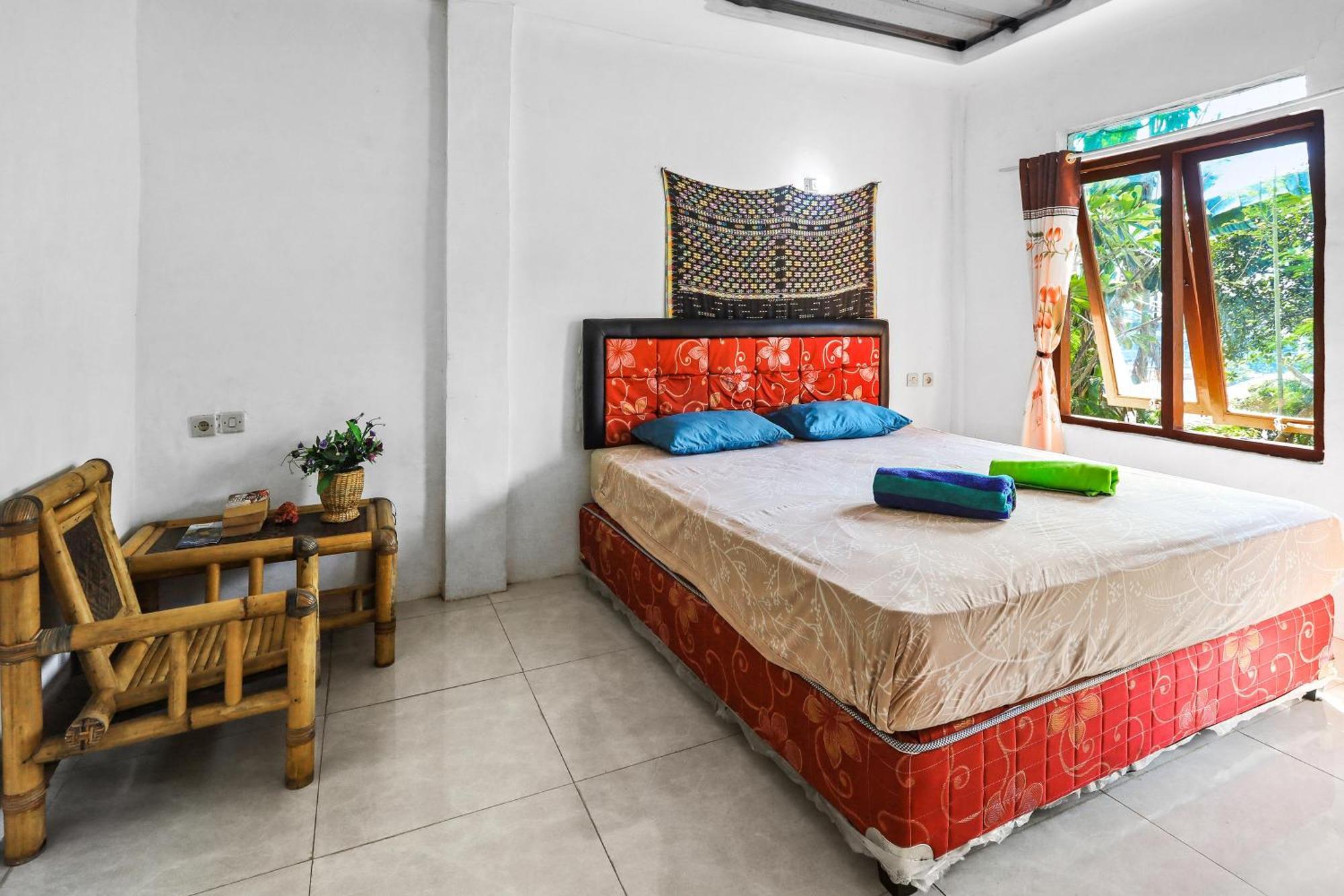 Palulu Garden Homestay Лабуан-Бахо Экстерьер фото